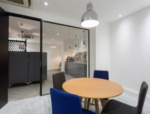 Farringdon Street serviced office in London meeting room