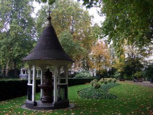 Finsbury Circus park near Finsbury House office for rent in London