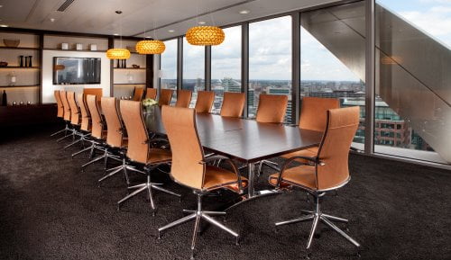 meeting room in Bishopsgate London office for rent 